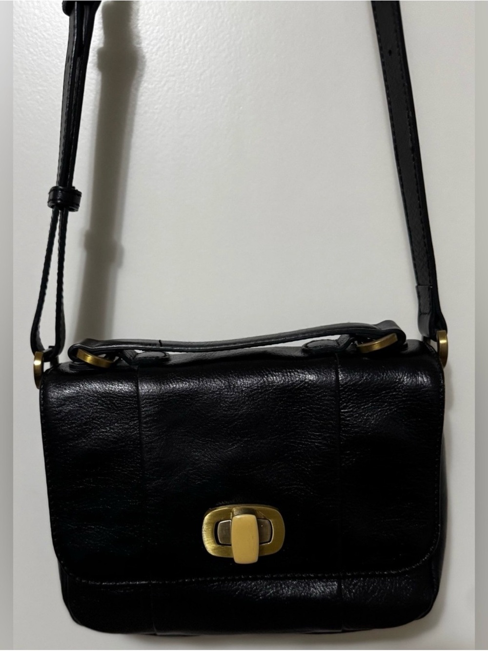 Hobo International Black Leather Crossbody Bag - Timeless Style - Picture 4 of 11